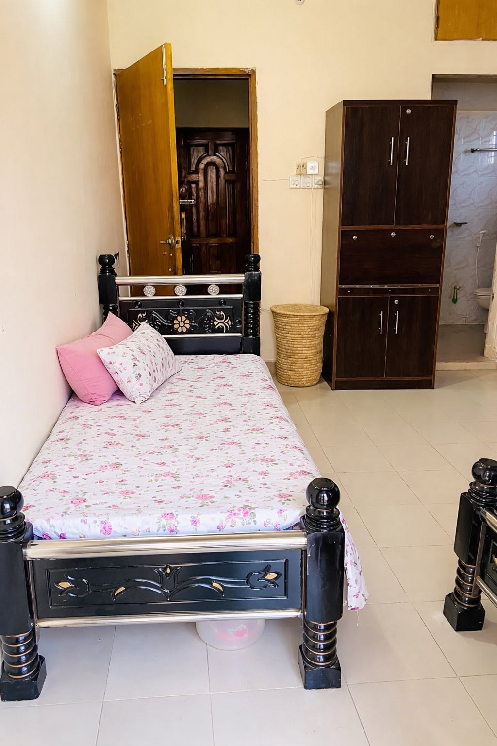 রুম ও সংযুক্ত বাথরুম